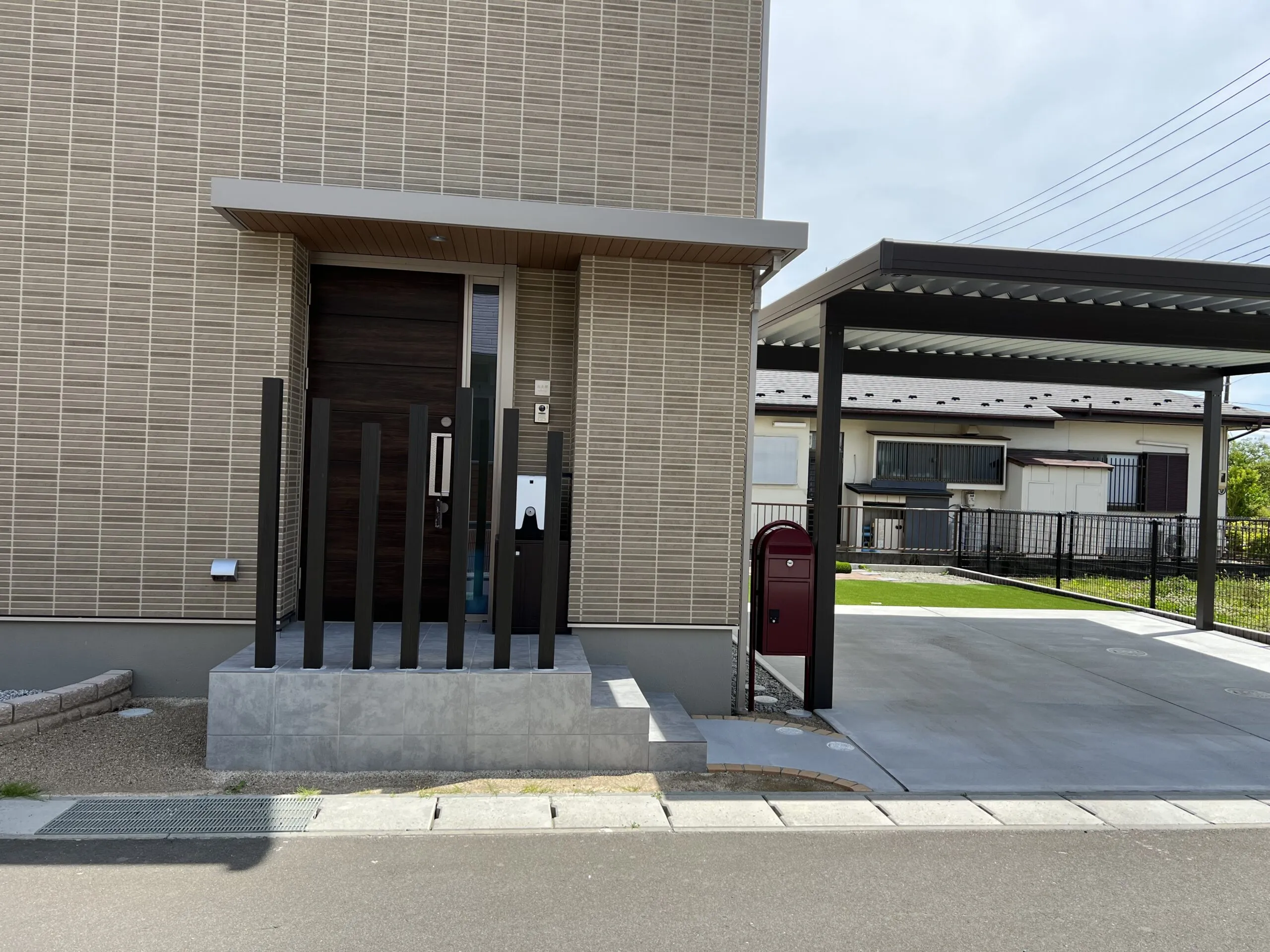玄関前　角柱　目隠し　ボビカーゴ　スッキリ