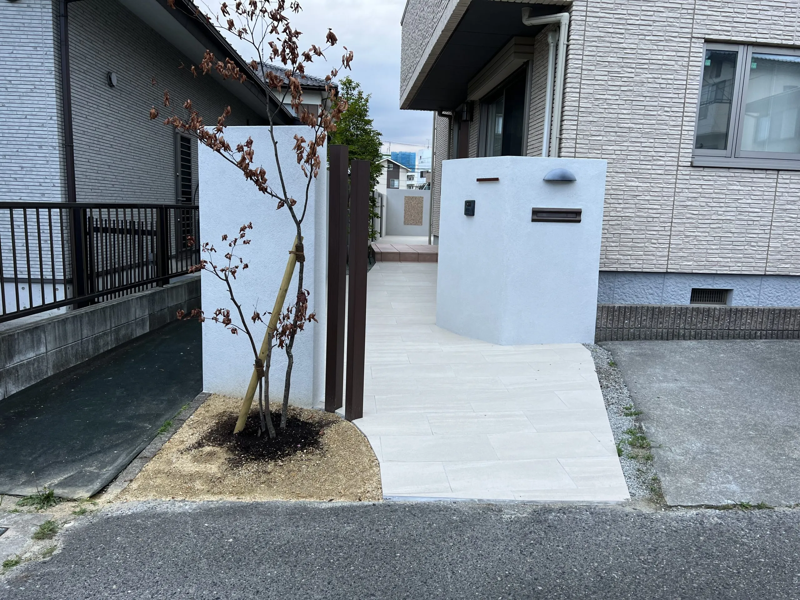 美ブロ、タイル、アプローチ